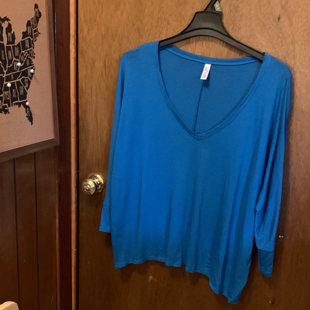 Chic Blue Long Sleeve V-Neck Top